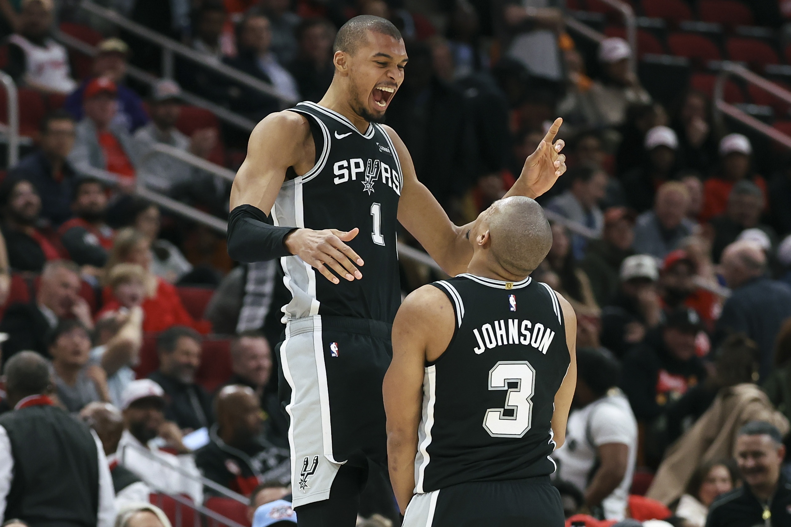 开云体育网址最新-文班亚马：奥利尼克在进攻端极具眼光 他的建议值得我信赖